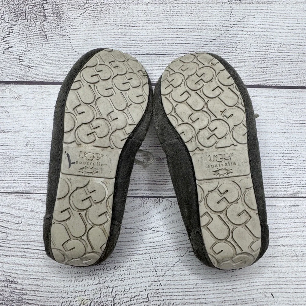 Kids UGG Australia Grey‎ Suede Moccasin Slippers Size 10
